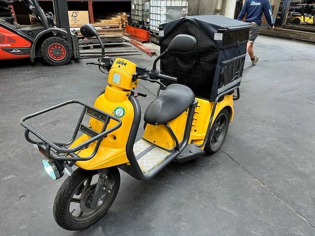 Ligier - pulse - 3 - electrische bezorg scooter - afbeelding 1 van  7