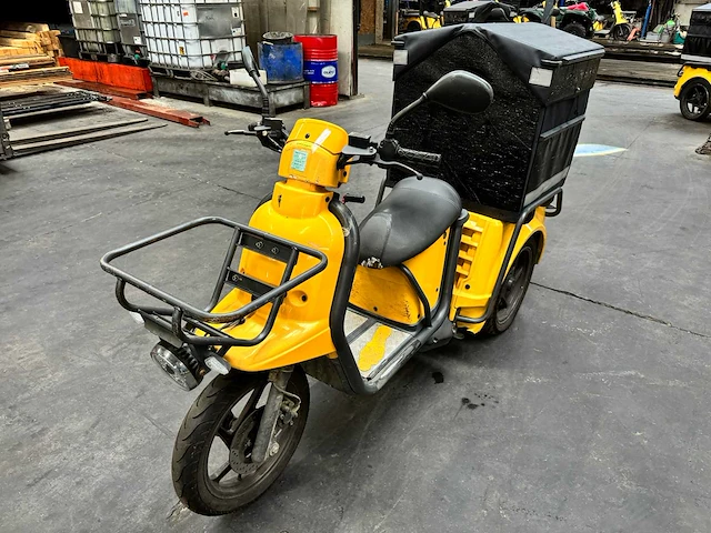 Ligier - pulse - 3 - electrische bezorg scooter - afbeelding 1 van  7