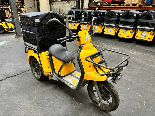 Ligier - pulse - 3 - electrische bezorg scooter - afbeelding 4 van  7