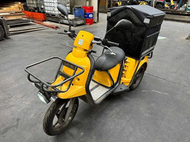 Ligier - pulse - 3 - electrische bezorg scooter - afbeelding 1 van  7