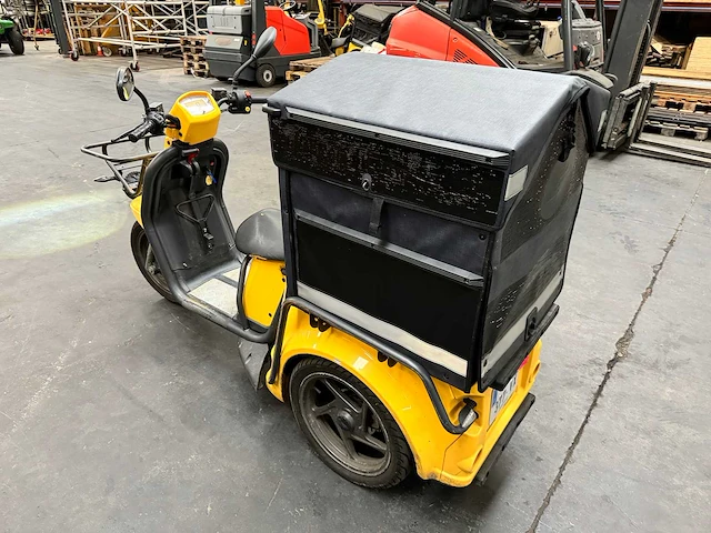 Ligier - pulse - 3 - electrische bezorg scooter - afbeelding 2 van  7