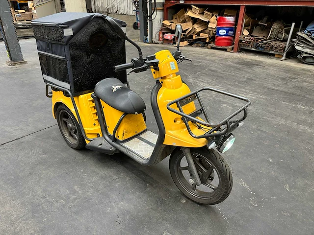 Ligier - pulse - 3 - electrische bezorg scooter - afbeelding 4 van  7