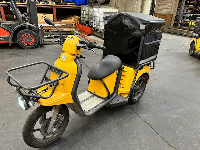 Ligier - pulse - 3 - electrische bezorg scooter - afbeelding 1 van  7