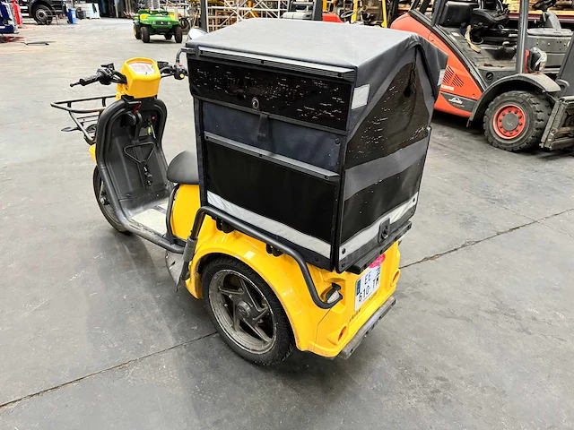 Ligier - pulse - 3 - electrische bezorg scooter - afbeelding 2 van  7