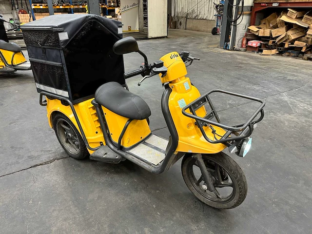 Ligier - pulse - 3 - electrische bezorg scooter - afbeelding 4 van  7