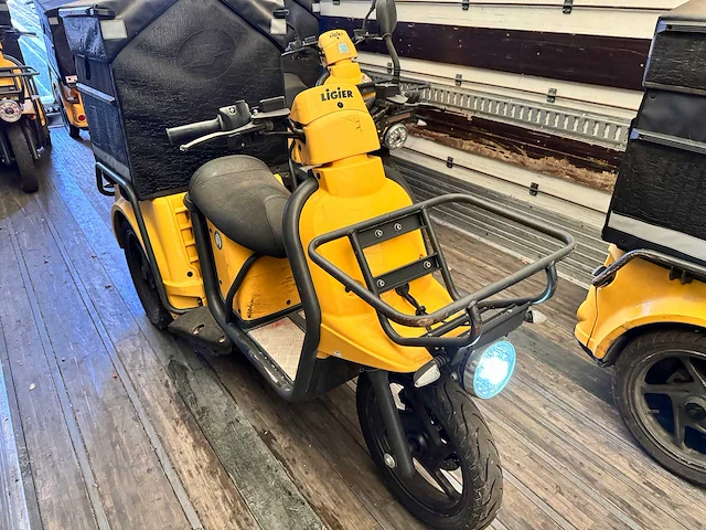 Ligier - pulse - 3 - electrische bezorg scooter - afbeelding 1 van  6