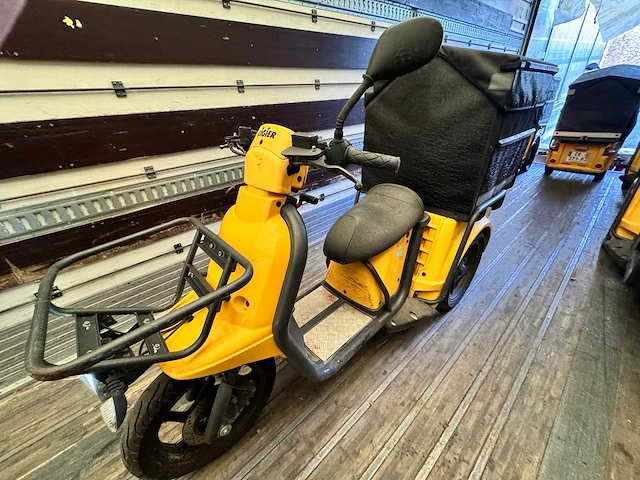 Ligier - pulse - 3 - electrische bezorg scooter - afbeelding 2 van  6