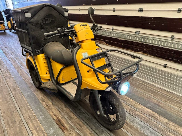 Ligier - pulse - 3 - electrische bezorg scooter - afbeelding 1 van  7