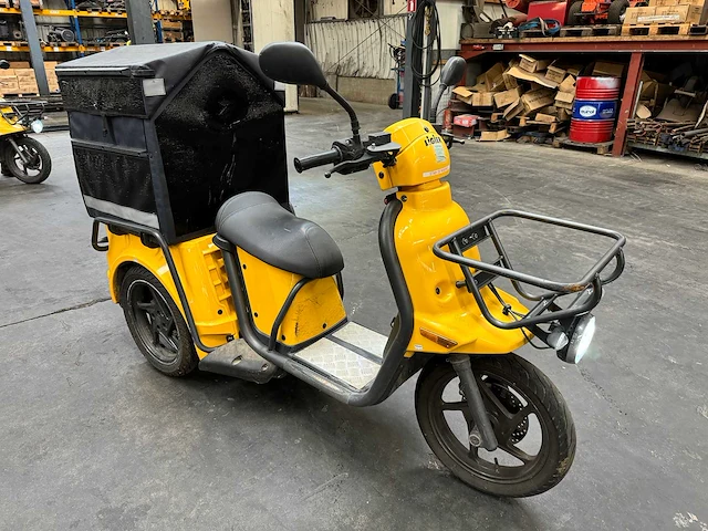 Ligier - pulse - 3 - electrische bezorg scooter - afbeelding 1 van  7