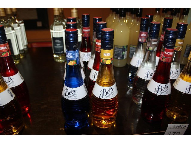 Likeur bols zeven smaken waaronder mango, watermeloen en strawberry. - afbeelding 1 van  2