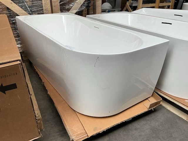 Lila vrijstaand hoekbad (180x80 cm) - afbeelding 1 van  7