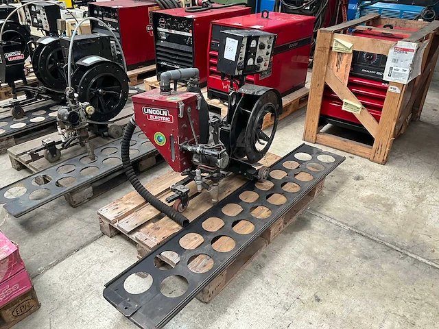 Lincoln electric lt7 tractor geautomatiseerde lastractor - afbeelding 1 van  6