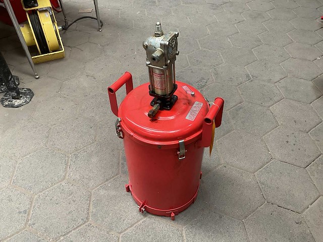 Lincoln enginering co pump bucket - afbeelding 1 van  5
