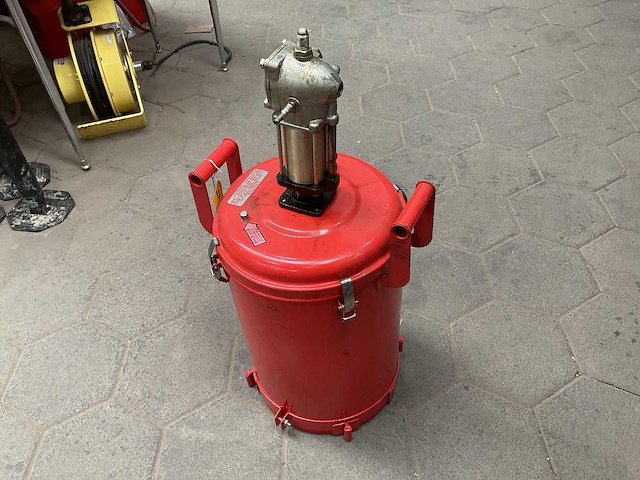 Lincoln enginering co pump bucket - afbeelding 3 van  5