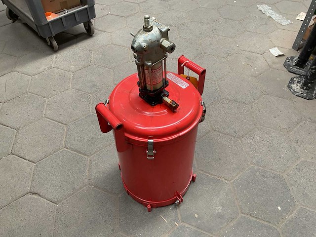 Lincoln enginering co pump bucket - afbeelding 4 van  5