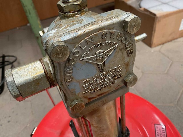 Lincoln enginering co pump bucket - afbeelding 5 van  5