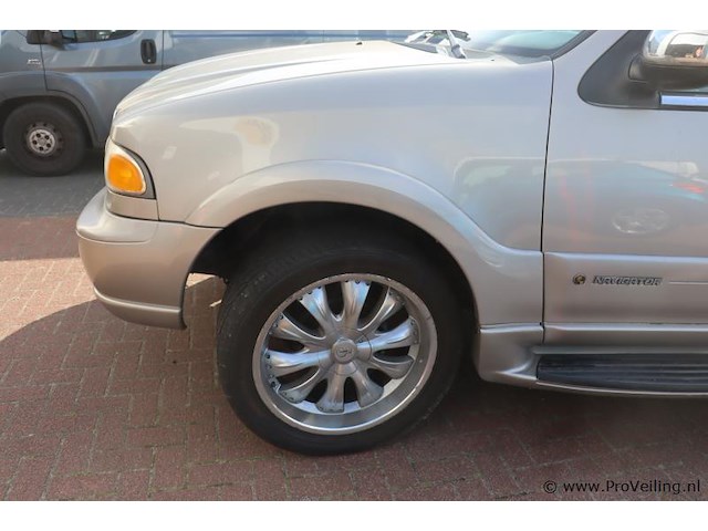 Lincoln navigator 4wd | 5.4l 32 valve v8 | apk tot januari 2026 | kenteken: gl-978-x - afbeelding 25 van  30