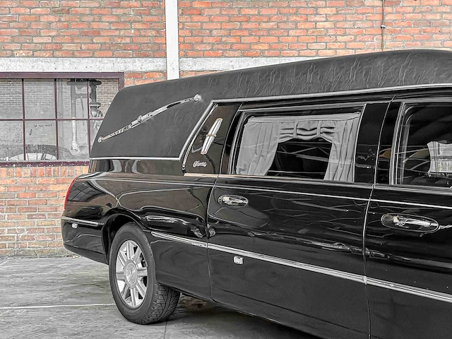 Lincoln superior coach begrafenisauto town car 242pk 2009, 43-hrn-4 youngtimer - afbeelding 2 van  43