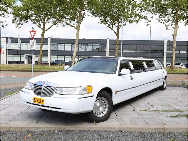 Lincoln town car limousine 4.6 signature automaat 1999 - afbeelding 1 van  42