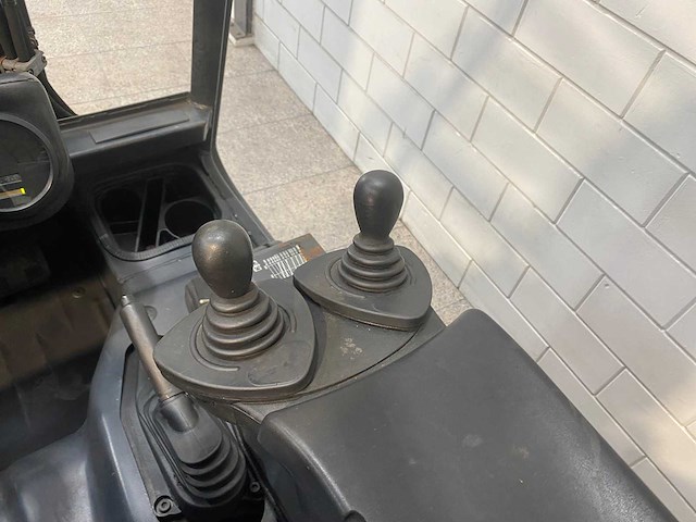 Linde - 2002 - e 30/600 - vorkheftruck - afbeelding 11 van  15