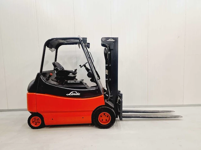Linde - 2004 - e30 /600-02 - vorkheftruck - afbeelding 29 van  30