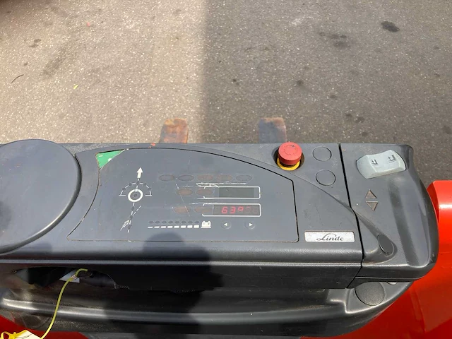 Linde - 2012 - v12 man up - reach truck - afbeelding 3 van  12