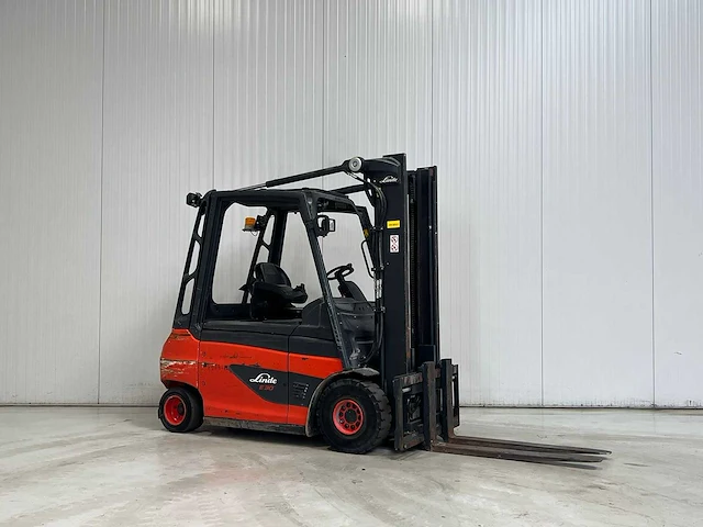 Linde - 2014 - e30-01 - vorkheftruck - afbeelding 1 van  7