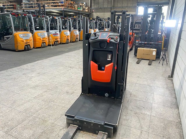 Linde - 2019 - v10-02 - orderpicker - afbeelding 7 van  11