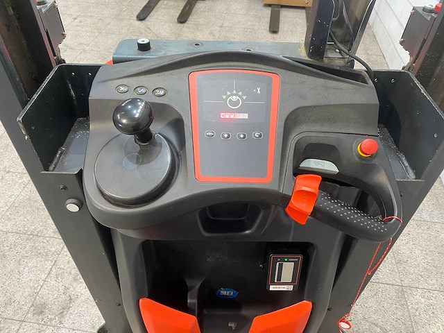 Linde - 2019 - v10-02 - orderpicker - afbeelding 8 van  11