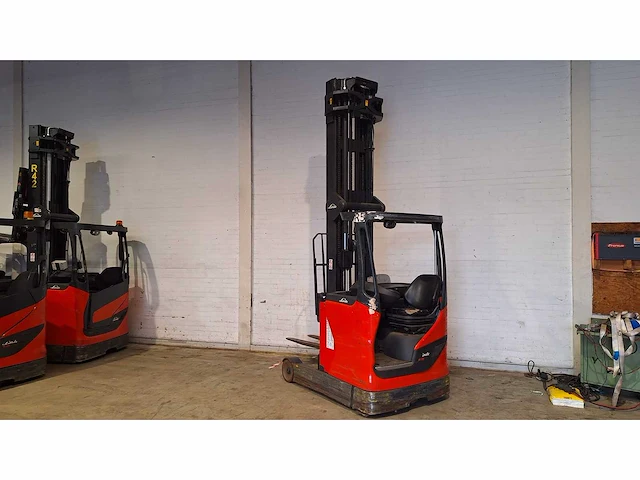 Linde - r14hd-01 - reach truck - afbeelding 1 van  17