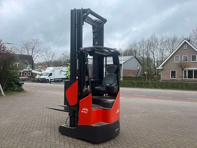 Linde - r16x - reach truck - 2010 - afbeelding 1 van  8