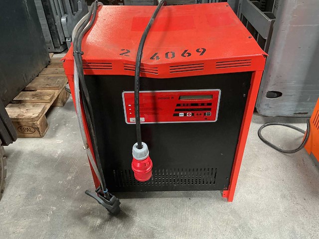 Linde itronic b - 80v 100a - battery chargers - 2021 - afbeelding 1 van  2