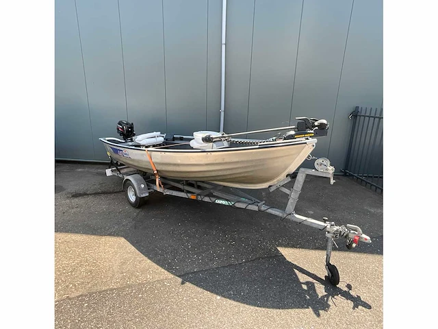 Linder fishing 440 consoleboot en visboot - afbeelding 1 van  12