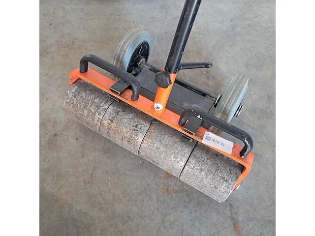 Linoleum roller ~, uzin utz / wolff, linoleum roller, 2013 - afbeelding 3 van  6
