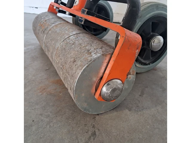Linoleum roller ~, uzin utz / wolff, linoleum roller, 2013 - afbeelding 4 van  6