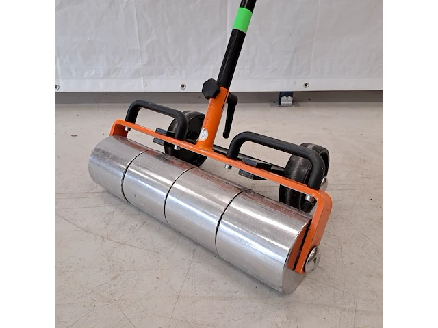 Linoleum roller ~, uzin utz / wolff, linoleum roller, 2016 - afbeelding 2 van  7