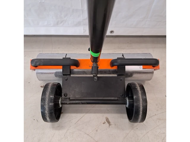 Linoleum roller ~, uzin utz / wolff, linoleum roller, 2016 - afbeelding 4 van  7
