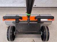 Linoleum roller ~, uzin utz / wolff, linoleum roller, 2016 - afbeelding 4 van  7