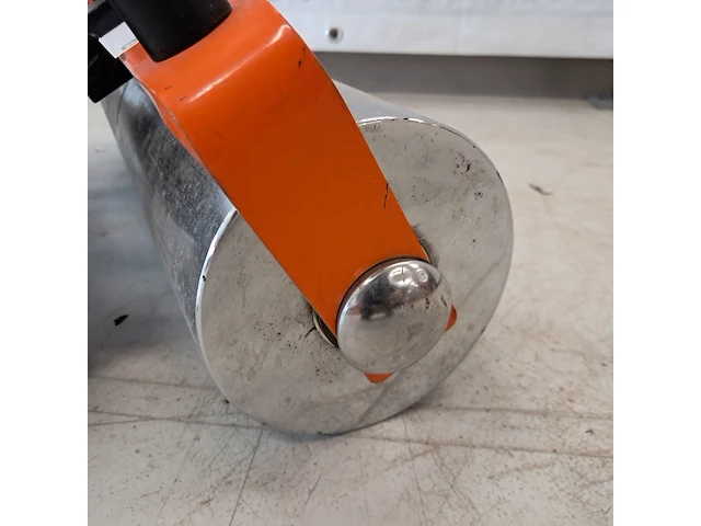 Linoleum roller ~, uzin utz / wolff, linoleum roller, 2016 - afbeelding 6 van  7