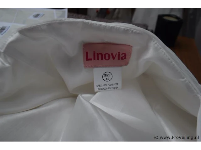 Linovia trouwjurk, strapless - maat 42 - afbeelding 9 van  9