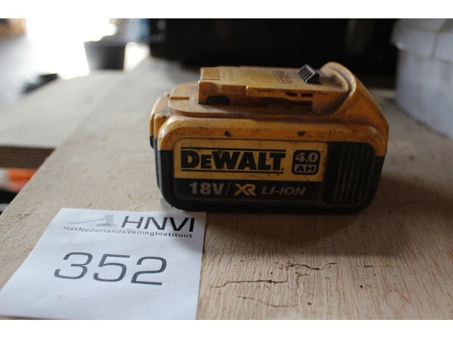 Lion accu dewalt 4 amp xr lion. - afbeelding 1 van  2