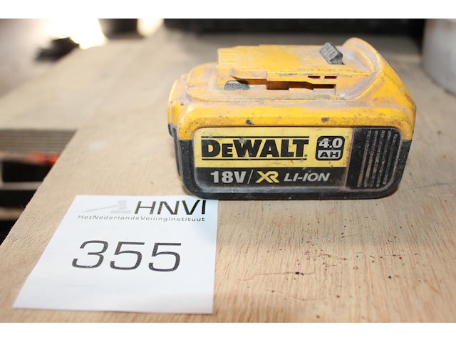 Lion accu dewalt 4 amp xr lion. - afbeelding 1 van  1