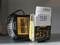 Lion accu dewalt xr 18v met lader. - afbeelding 1 van  1
