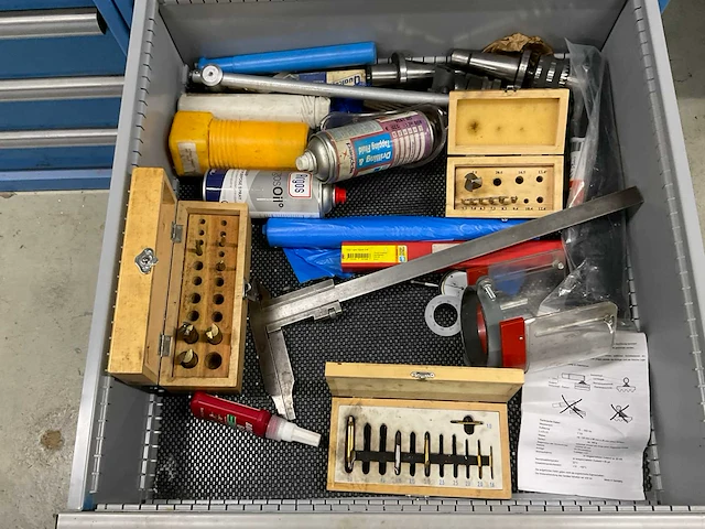 Lista werkplaatskast met inhoud - afbeelding 11 van  21