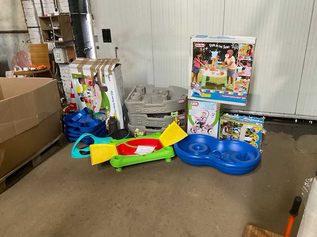 Little tikes partij buitenspeelgoed - afbeelding 1 van  11