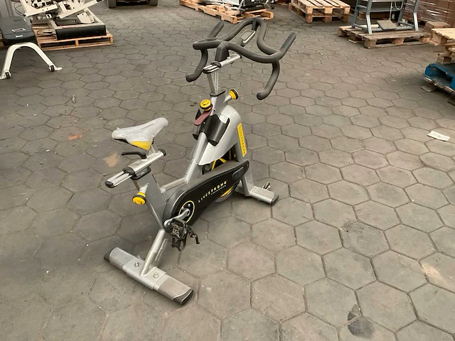 Live strong ls-s series classe s spinningbike - afbeelding 2 van  8