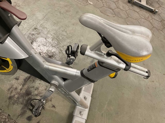 Livestrong by matrix spinning bike - afbeelding 6 van  8