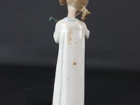 Lladro beeld van een meisje - afbeelding 2 van  3