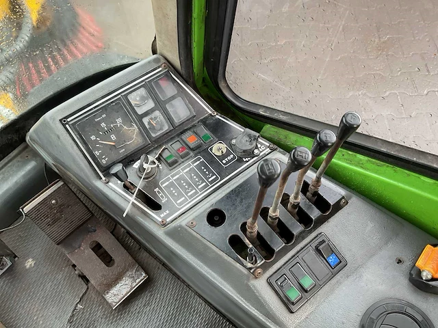 Lm trac 285 onkruidborstel machine - afbeelding 9 van  10