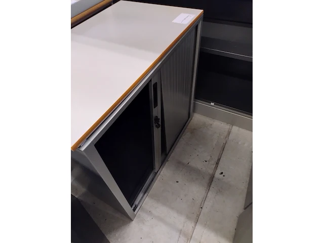 (locatie almere) ca. 28xarchiefkast-jaloeziekast-roldeurkast-schuifdeurkast divers, o.a. emmein en gispen - afbeelding 45 van  58